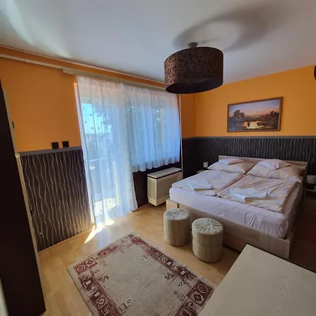 Daire Orszag Apartmanhaz *