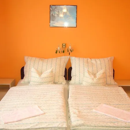 Orszag Apartmanhaz 잘라카로쉬