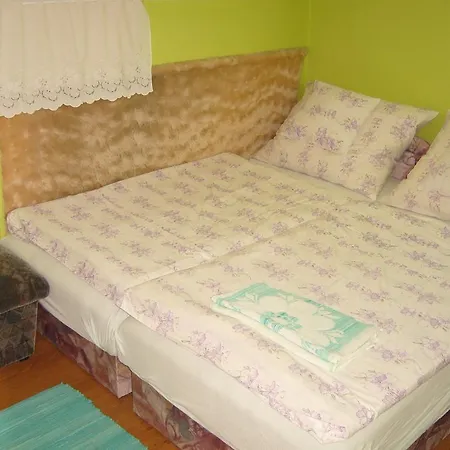 Orszag Apartmanhaz 잘라카로쉬