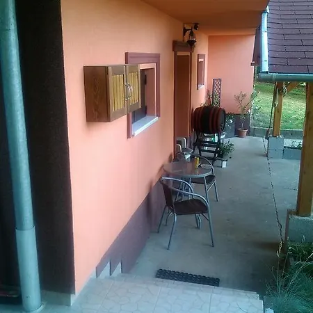 Orszag Apartmanhaz 잘라카로쉬