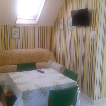 דירה Orszag Apartmanhaz *