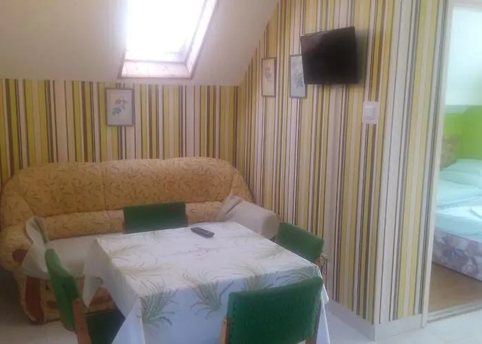 דירה Orszag Apartmanhaz *